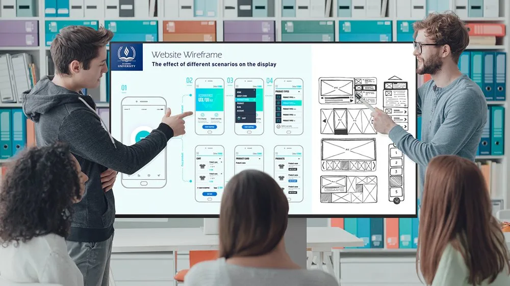 איך בוחרים מסך מקצועי לחדר ישיבות